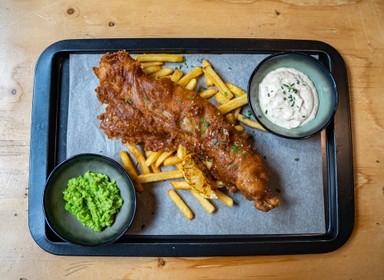 Food-Fish & chips, tatarska omáčka, hrášok s mätou