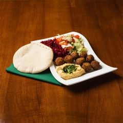 Food-Falafel na tanier