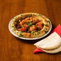 Food-Hummus s paradajkou a cibuľou