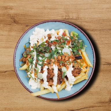 Food-Zemiakové loaded fries s trhaným bravčovým mäsom
