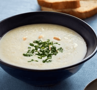 Food-Cesnaková polievka so syrom a krutónmi