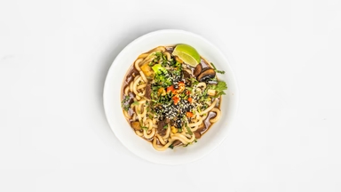 Food-C2 Udon v čiernej omáčke s kuracinou